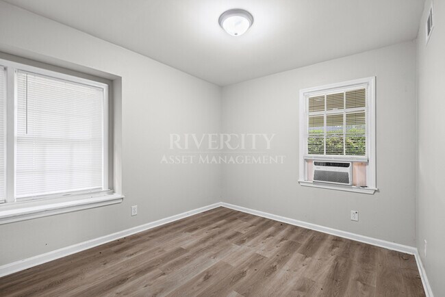 Foto del edificio - 1381 Laudeen Dr