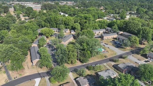  - Knollwood Townhouse Apartments
