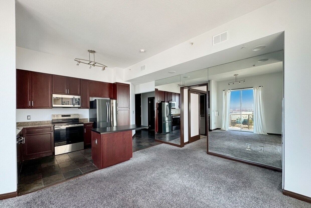 Primary Photo - 488 E Ocean Blvd