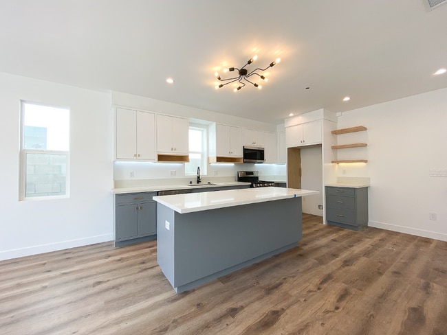 Foto del edificio - 3003 Cloverdale Ave