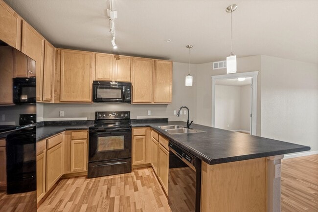 Building Photo - Spacious 2 Bed 2 Bath Condo in Highlands Ranch!!