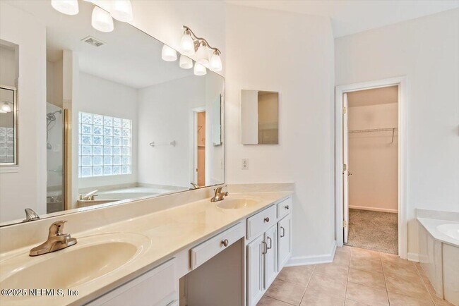 Foto del edificio - 4441 Comanche Trail Blvd