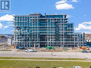 Building Photo - 461 Green Rd