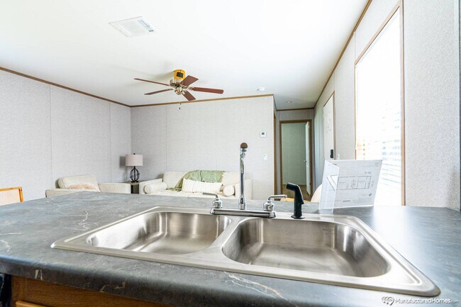 Foto del edificio - 160 Forrest Ave