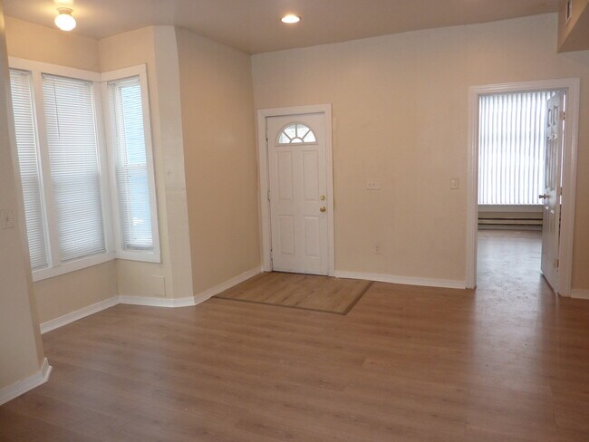 Foto del edificio - 27 Acker St W