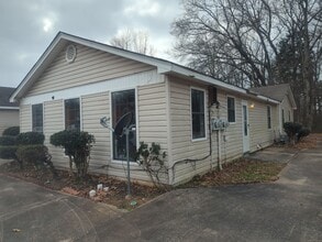 Building Photo - 2813 Wimberly Dr SW