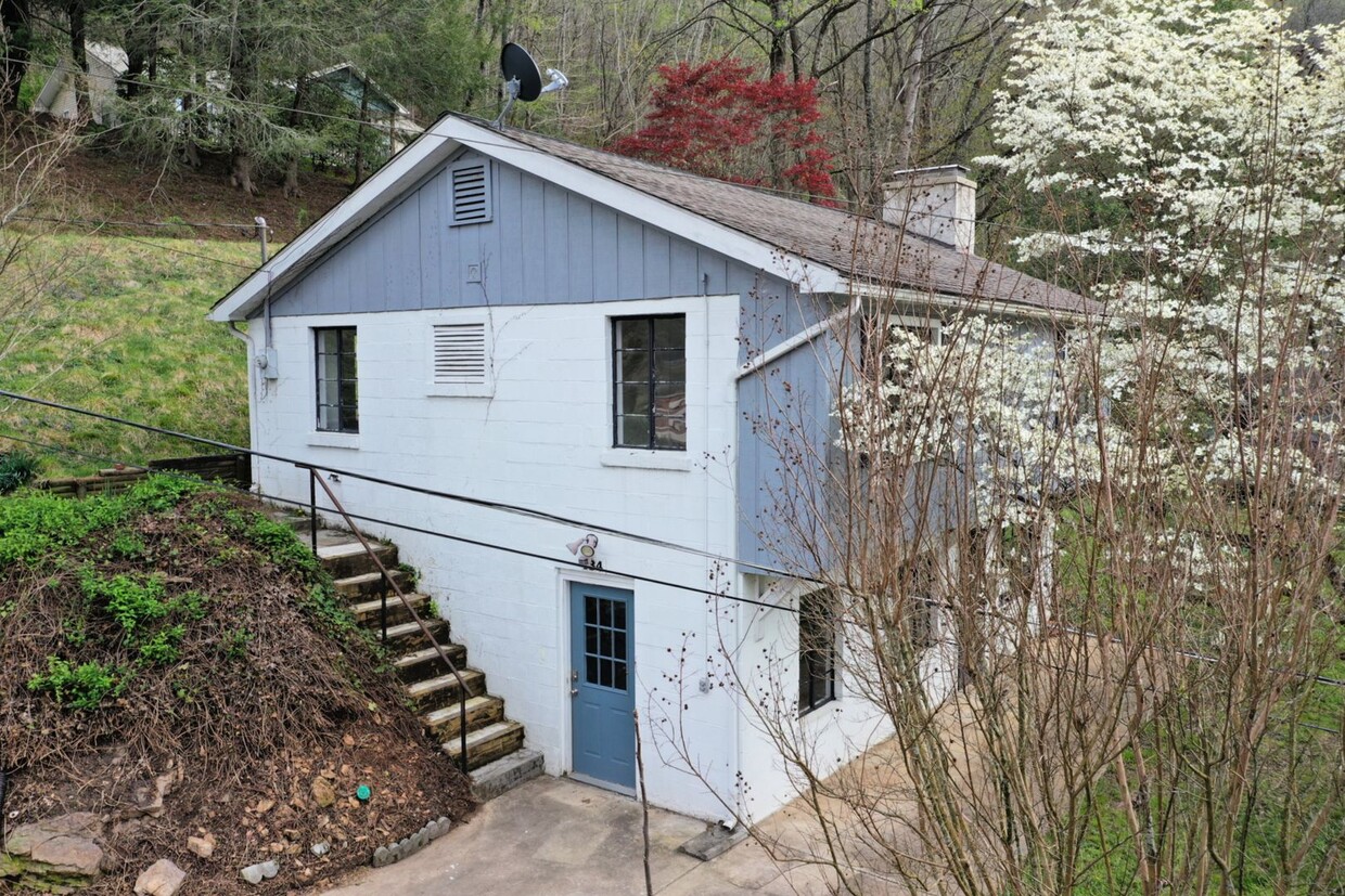 Foto principal - Downtown Sylva,NC New to Rental Market and...