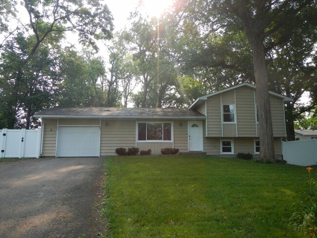 Building Photo - Nice 3 Bedroom 2 Bathroom house in Houlton