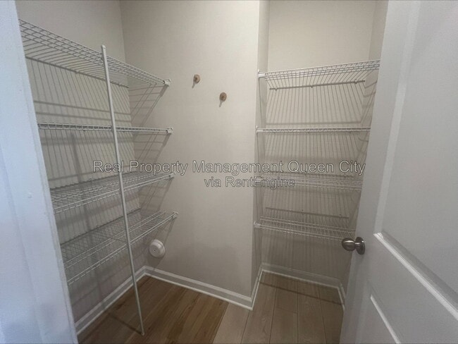 Foto del edificio - 2407 Lazette Dr