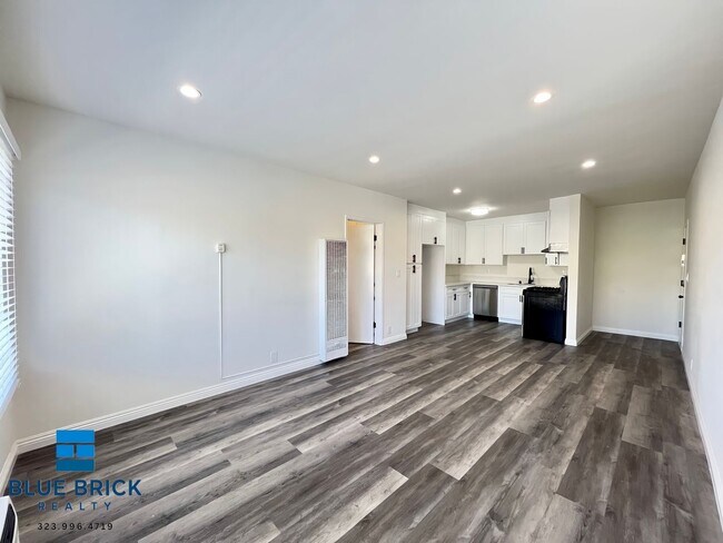 Foto del edificio - 15352 Vanowen St