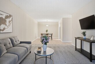 Building Photo - 3364 Fairway Oaks Dr