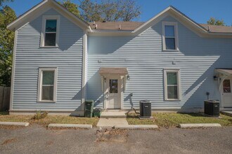 Building Photo - 756 S Locust Ave