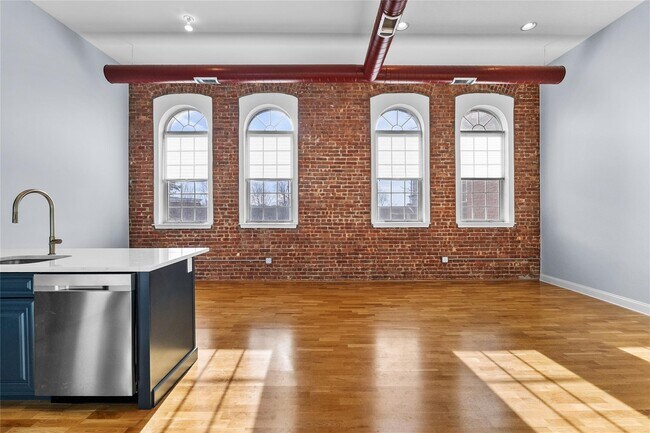 Foto del edificio - 200 School House Rd