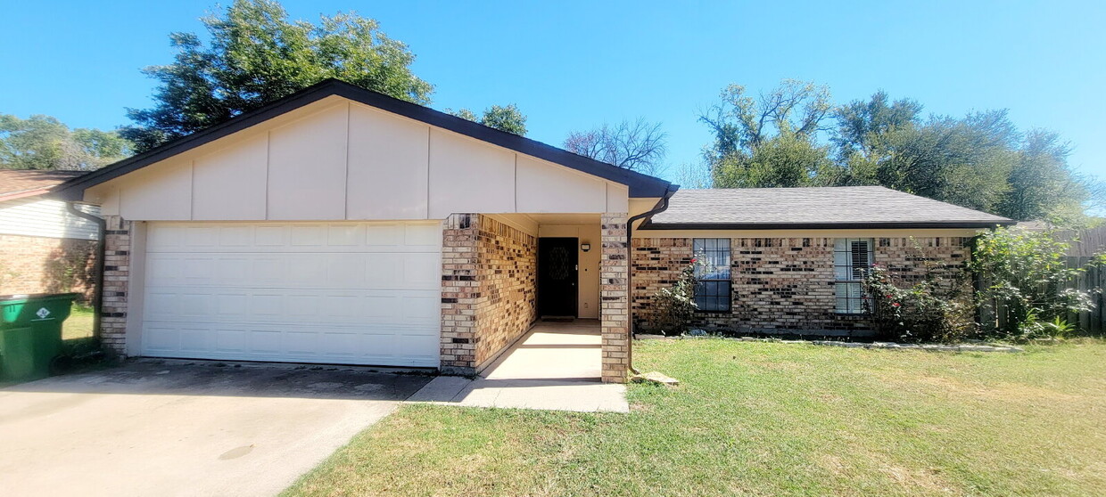 "Charming 3-Bed, 2-Bath Gem on Cripple Cre... - "Charming 3-Bed, 2-Bath Gem on Cripple Cre...