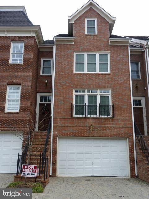 Foto principal - 12021 Montrose Park Pl