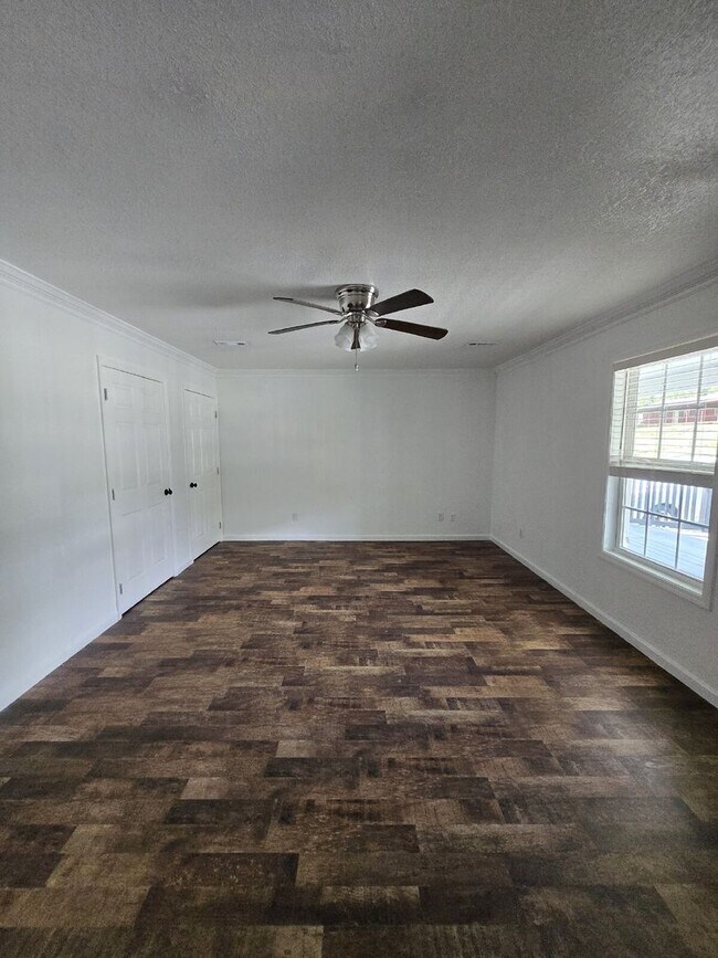 Building Photo - 23 Ga Ln