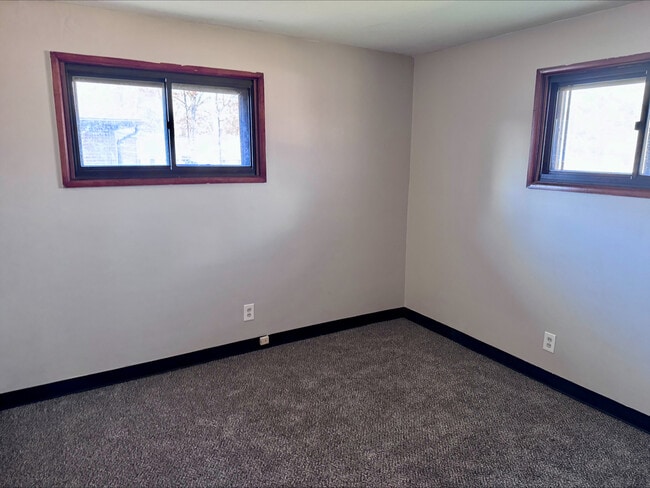 Building Photo - 1135 Saxe Ave