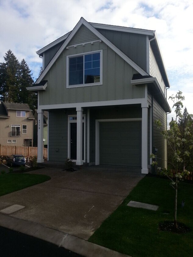 Primary Photo - 3 br, 2.5 bath House - 4779 SE Dylan Way