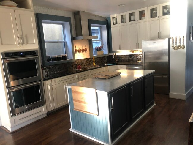 Building Photo - 555 W 149th St