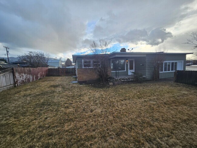 Foto del edificio - Four Bedroom House Across from Rose Park