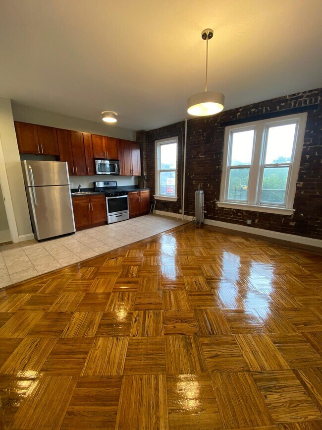 Building Photo - 45 Aberdeen St