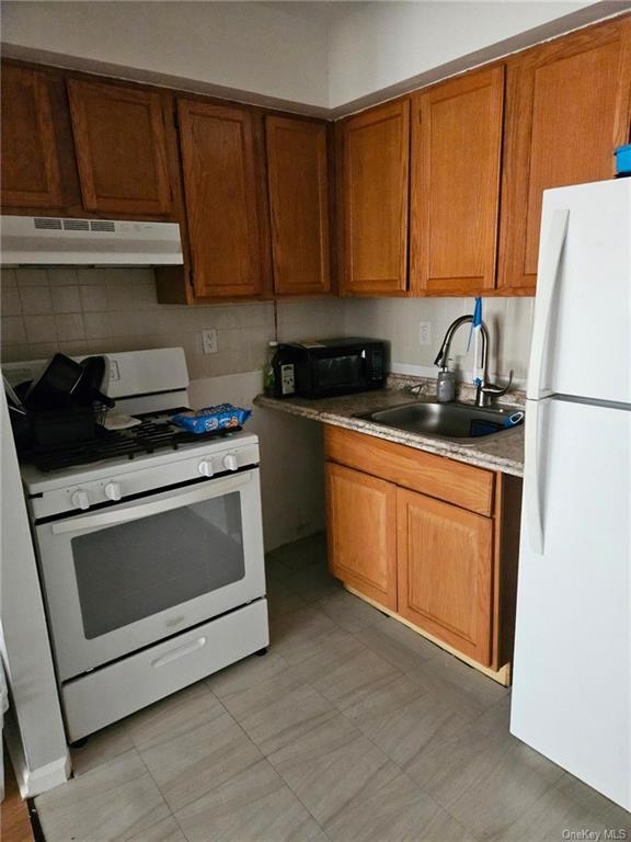 Building Photo - 409 E 142nd St