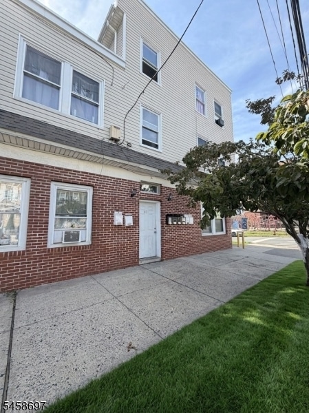 Building Photo - 410 1st Ave