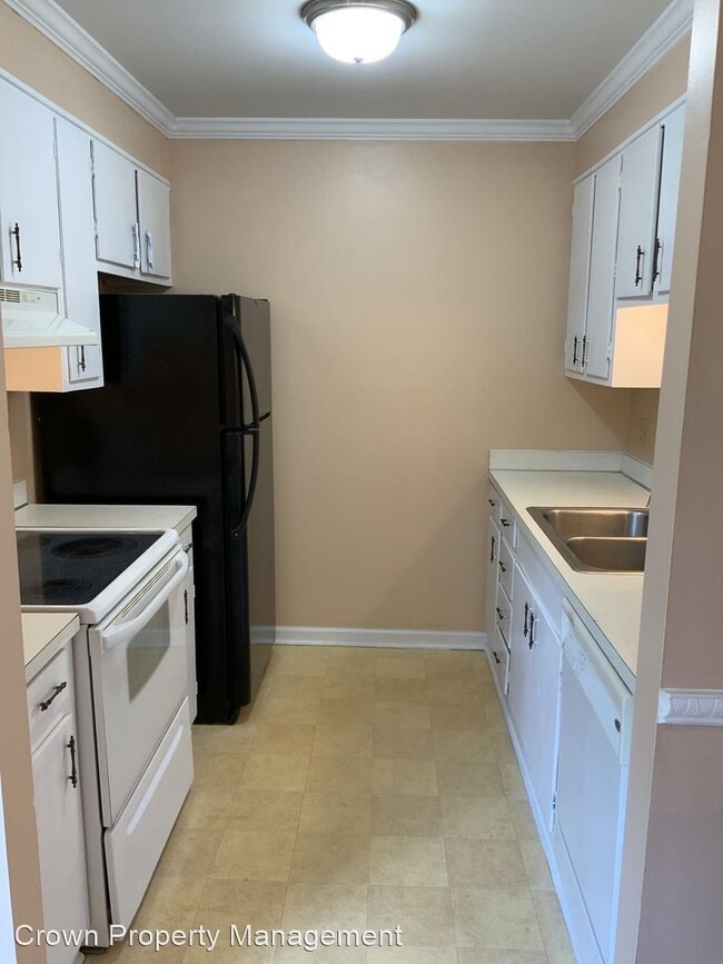 Building Photo - 2 br, 1.5 bath House - 315 Oak Drive
