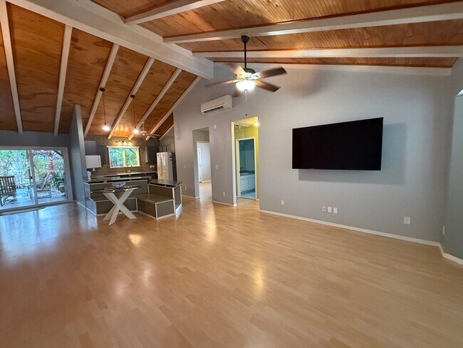 Foto del edificio - Dog Friendly 3 Bed / 2 Bath Home with Backyard Oasis