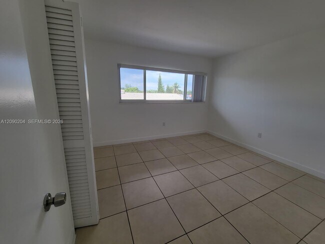Foto del edificio - 704 SE 2nd Ave