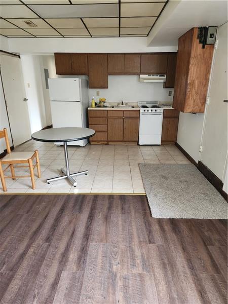 Foto del edificio - 1320 Kelton Ave
