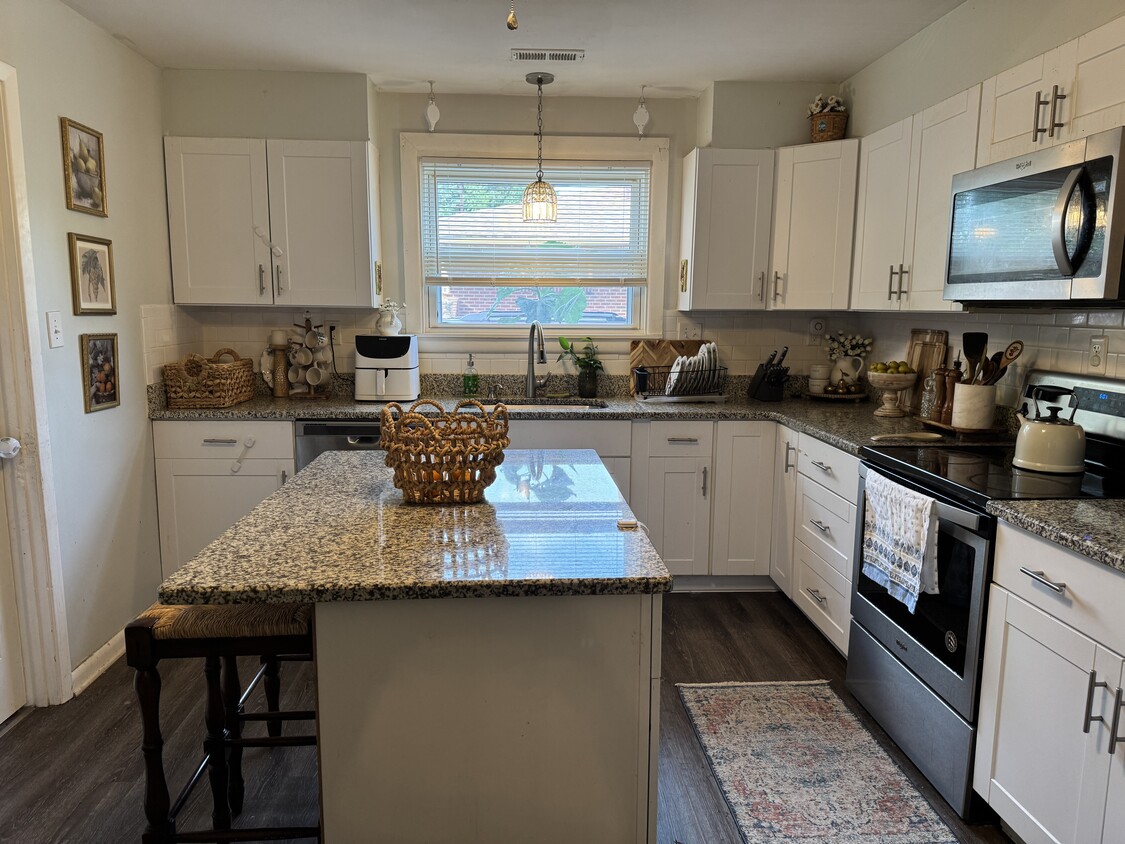Foto principal - 4708 Laurie Ln