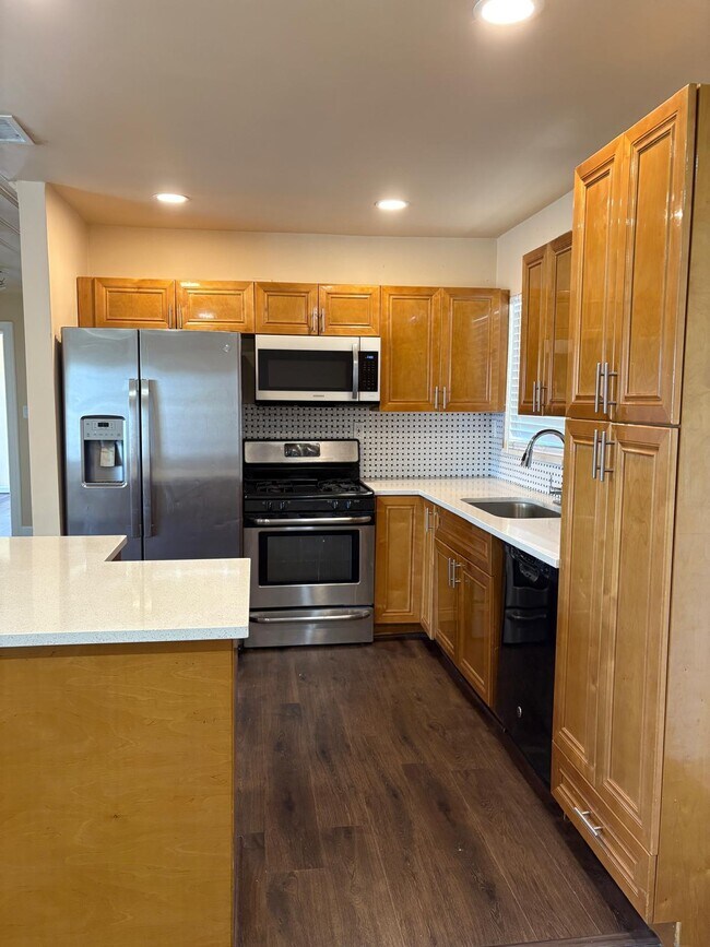 Building Photo - 2205 A E Isaacs Ave