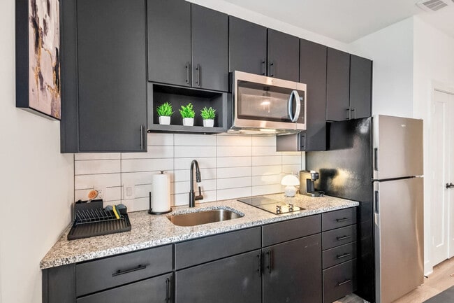 Building Photo - 701 Richmond Ave.