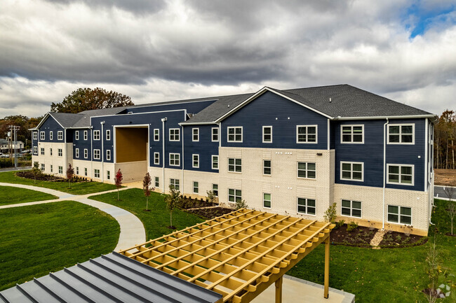 Building Photo - Breeze Crossing