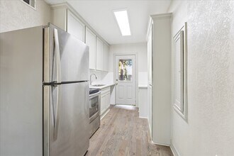 Building Photo - 1632 Hawthorne St