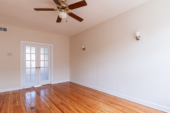 Building Photo - 540 W Aldine Ave