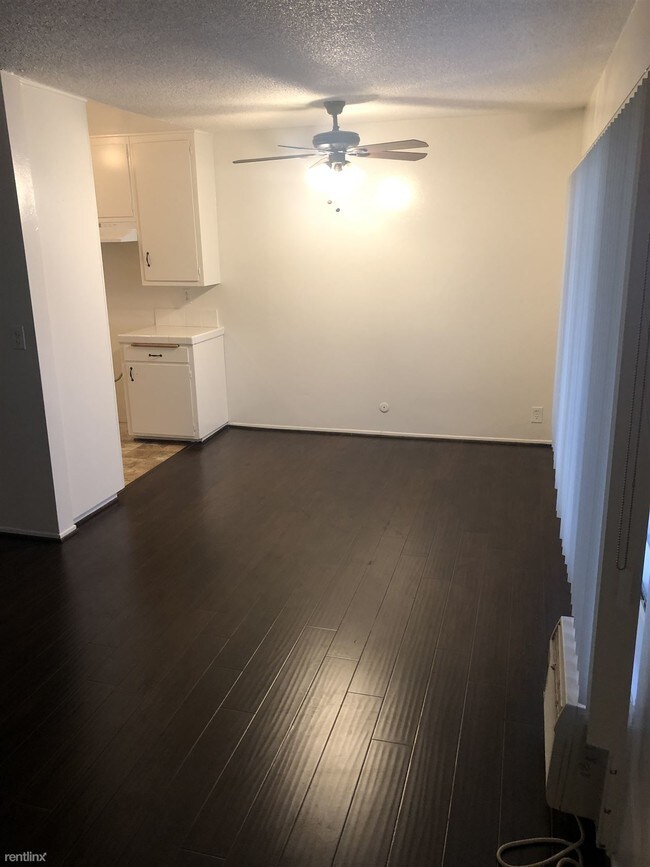 Foto del edificio - 1 br, 1 bath  - 5361 Russell Ave Apt 217