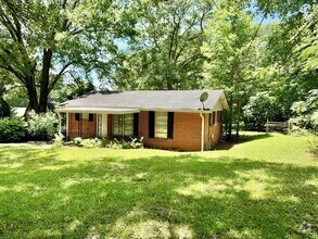 Building Photo - 93 Forest Rd