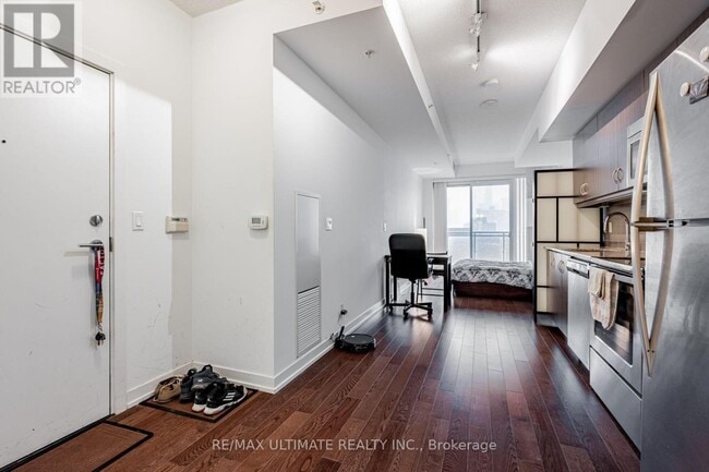 Building Photo - 10 Willison Square