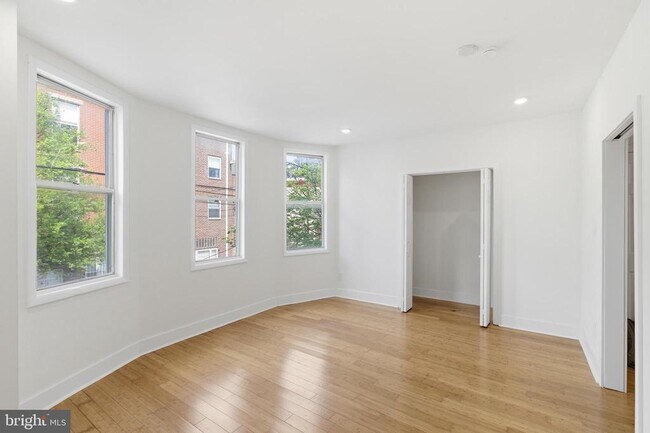 Foto del edificio - 5939 Drexel Rd