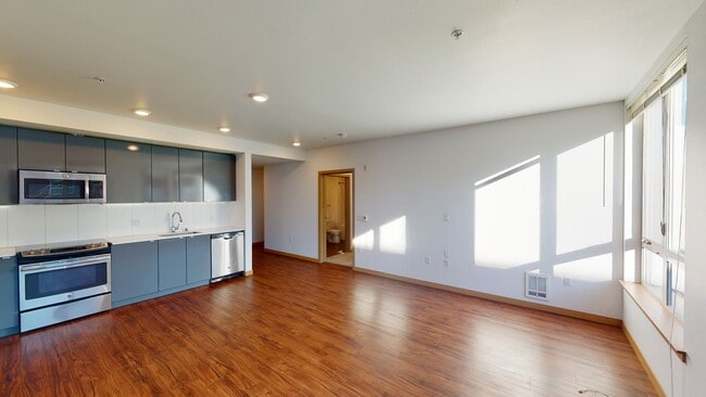 Interior Photo - CityLine