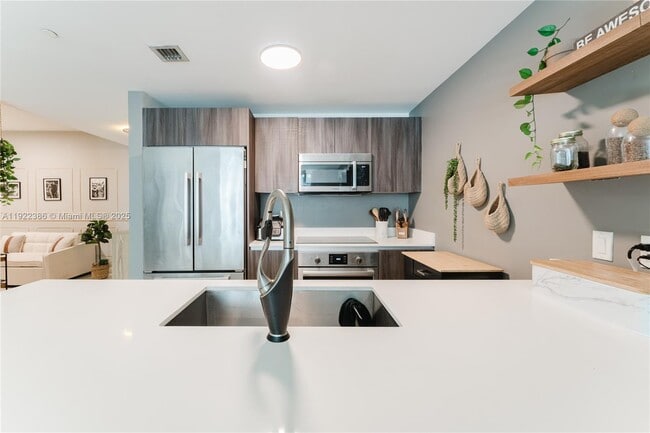 Foto del edificio - 488 NE 18th St