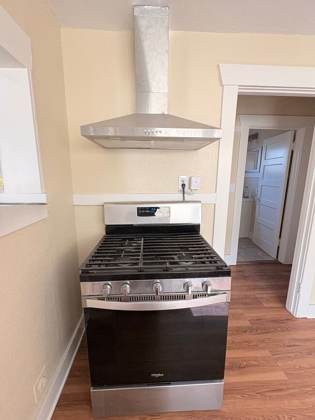 Foto del edificio - 210 Las Flores Ave