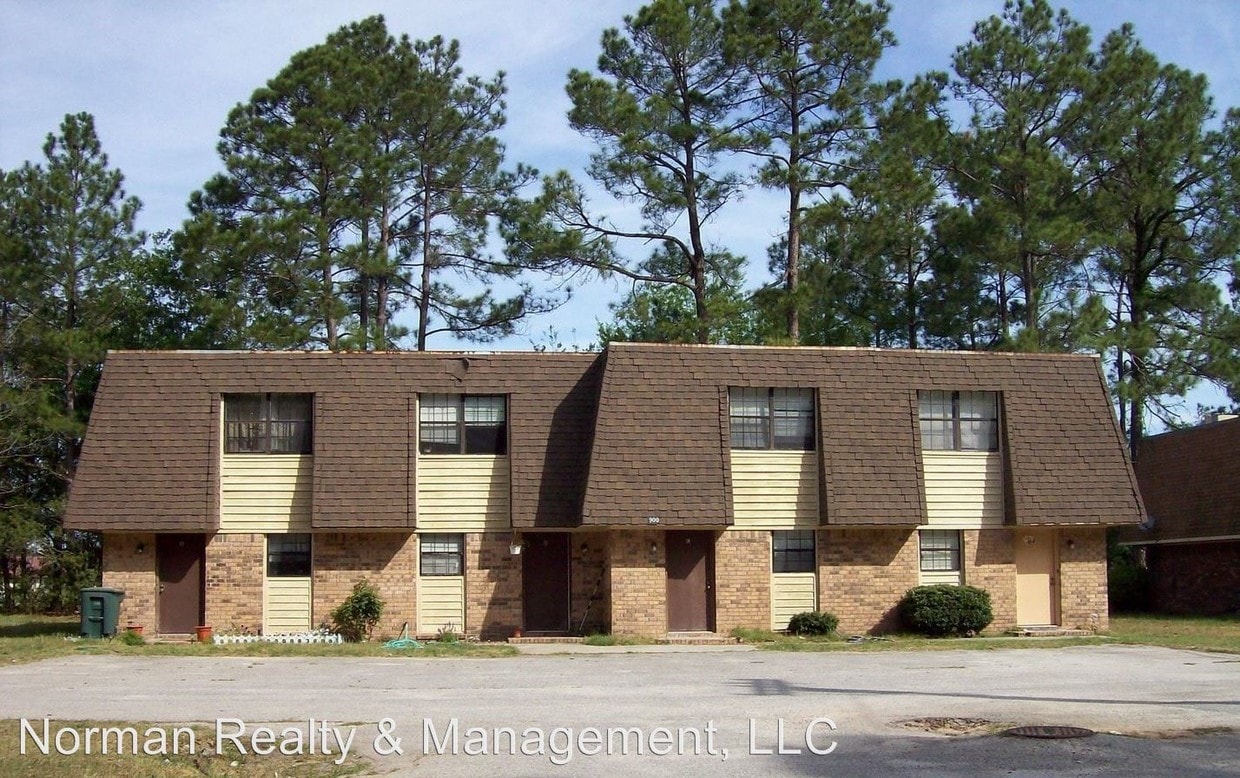 Primary Photo - 900 W Pine St