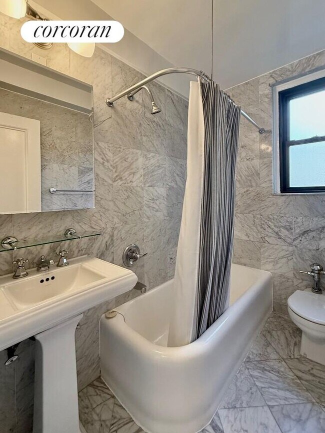 Foto del edificio - 210 E 68th St