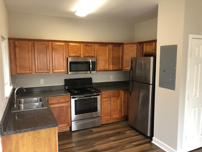 Building Photo - Nashville - 2 Bedroom Condo 2.5 Baths 37214