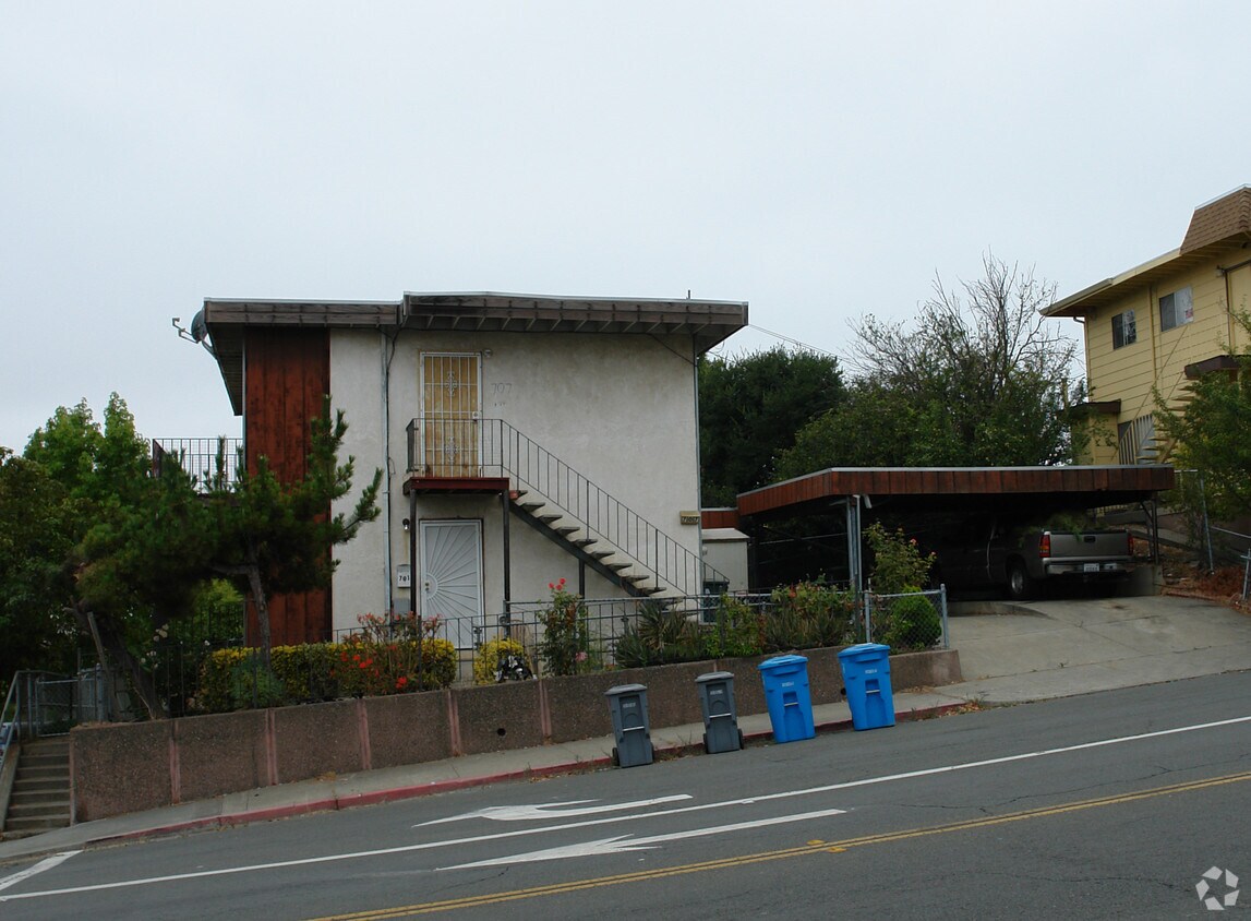 Building Photo - 701-705 Sacramento St