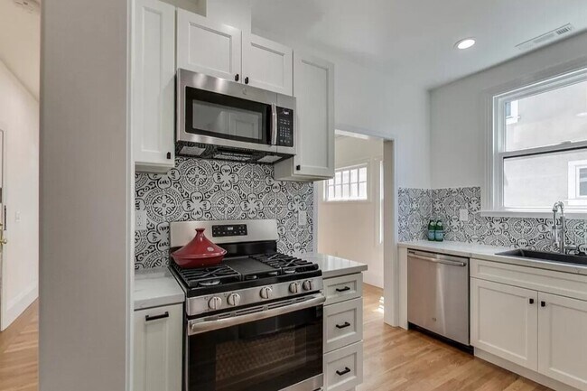 Foto del edificio - 2720 College Ave