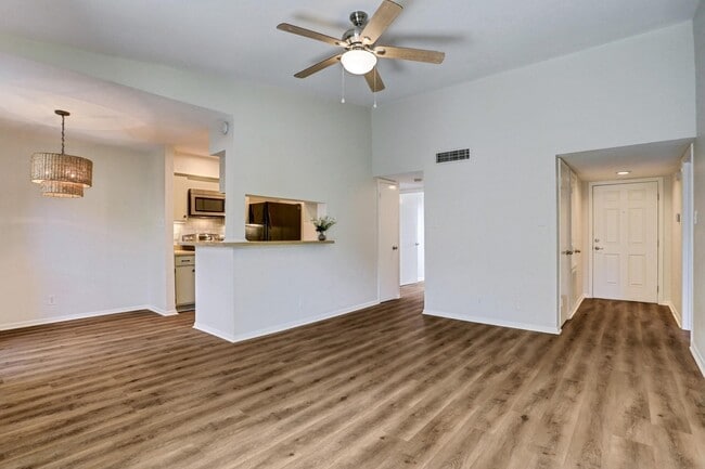 Foto del edificio - 700 Thicket Ln